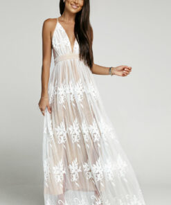 שמלה אראל - מקסי לבנה חצי שקופה מחמיאה